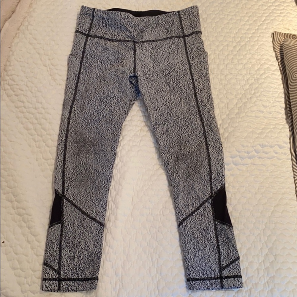 Lululemon pace rival crop size 6